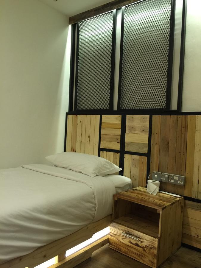 The Oikos Hotel Pontian Kecil Exterior photo